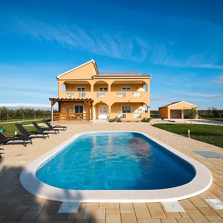 Levatinka Villa