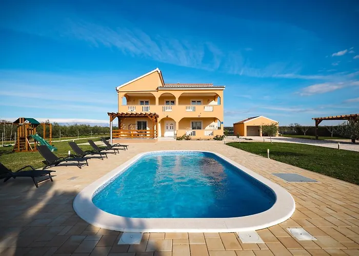Levatinka Villa